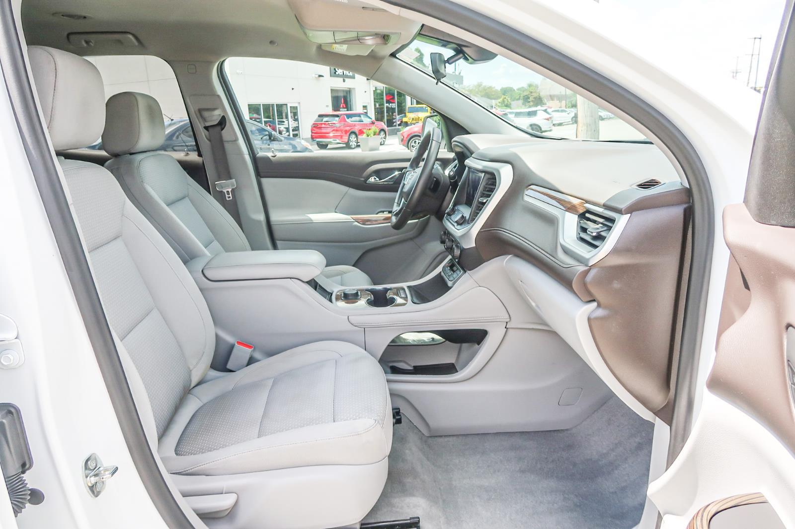 2022 GMC Acadia SLE
