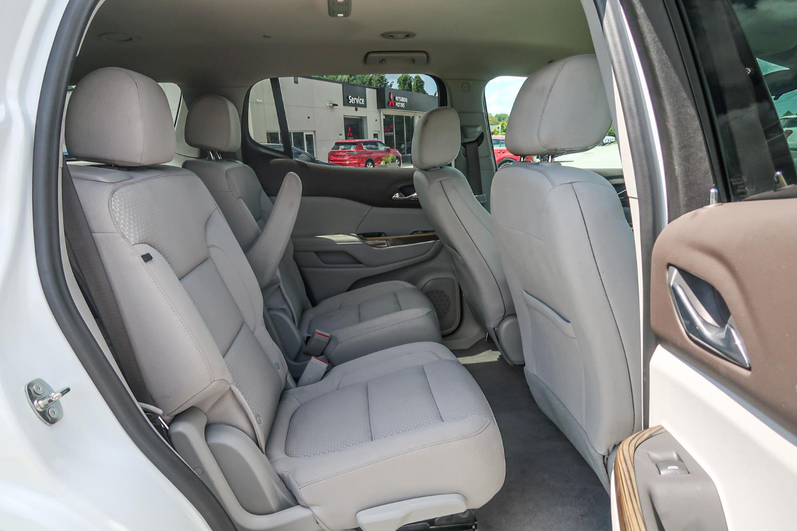 2022 GMC Acadia SLE