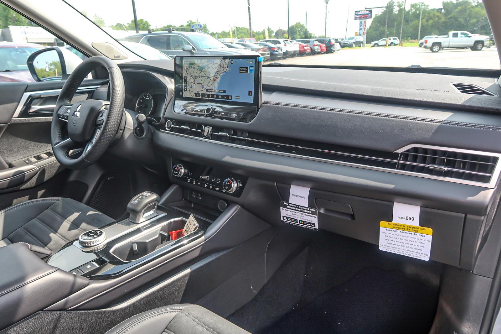 2025 Mitsubishi Outlander SE