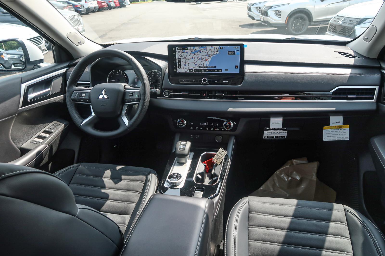 2025 Mitsubishi Outlander SE