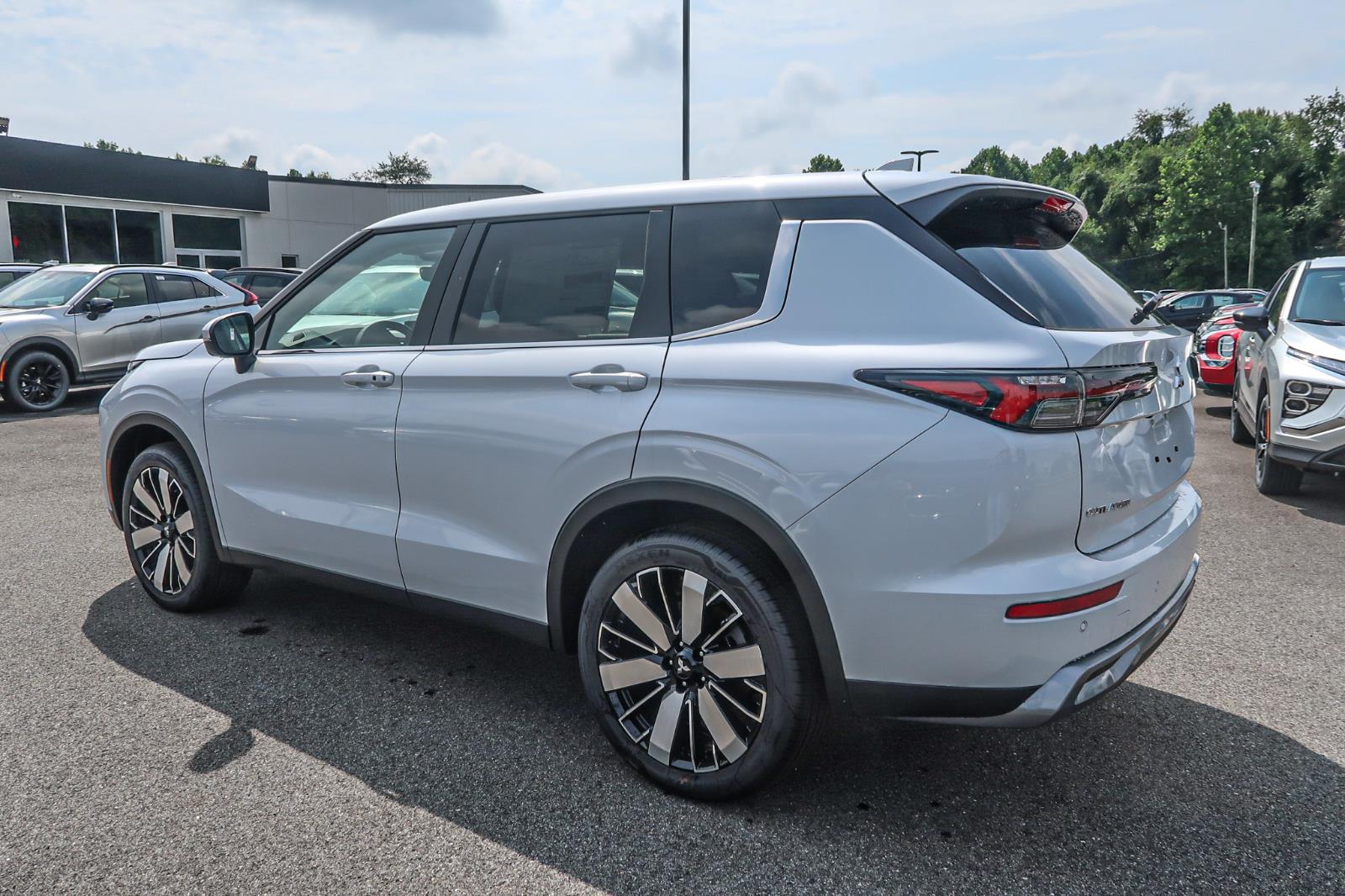 2025 Mitsubishi Outlander SE