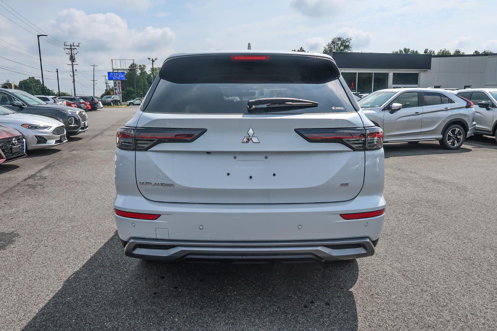 2025 Mitsubishi Outlander SE