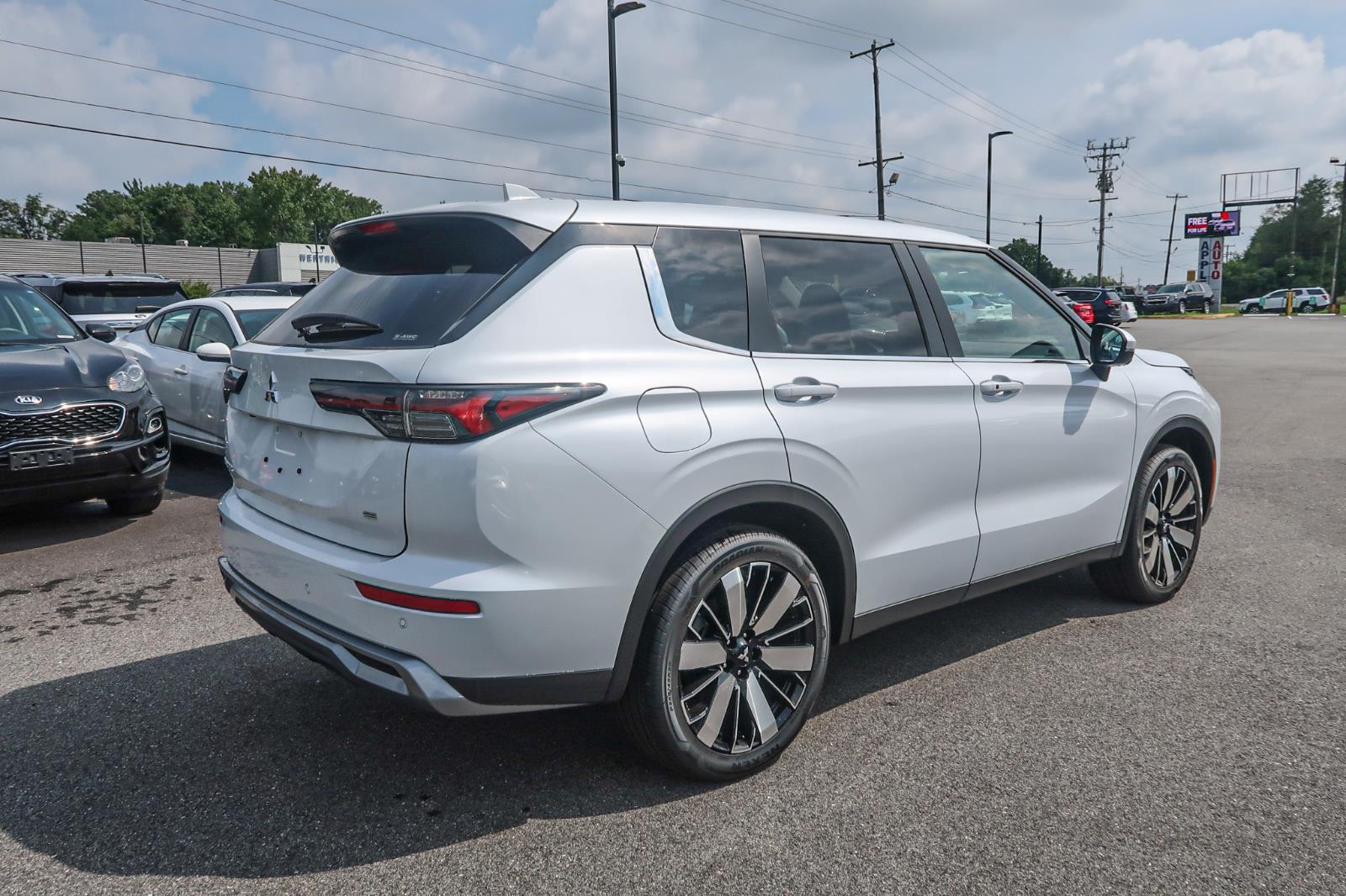 2025 Mitsubishi Outlander SE