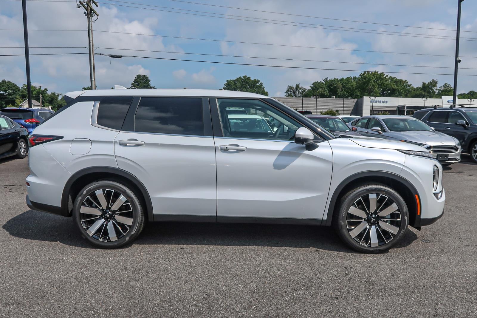 2025 Mitsubishi Outlander SE