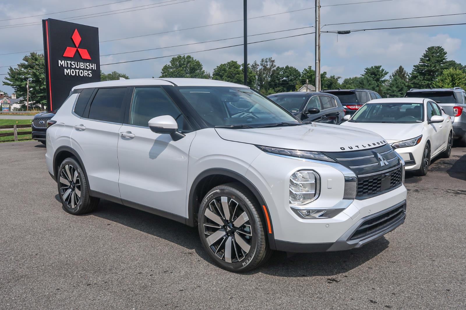 2025 Mitsubishi Outlander SE