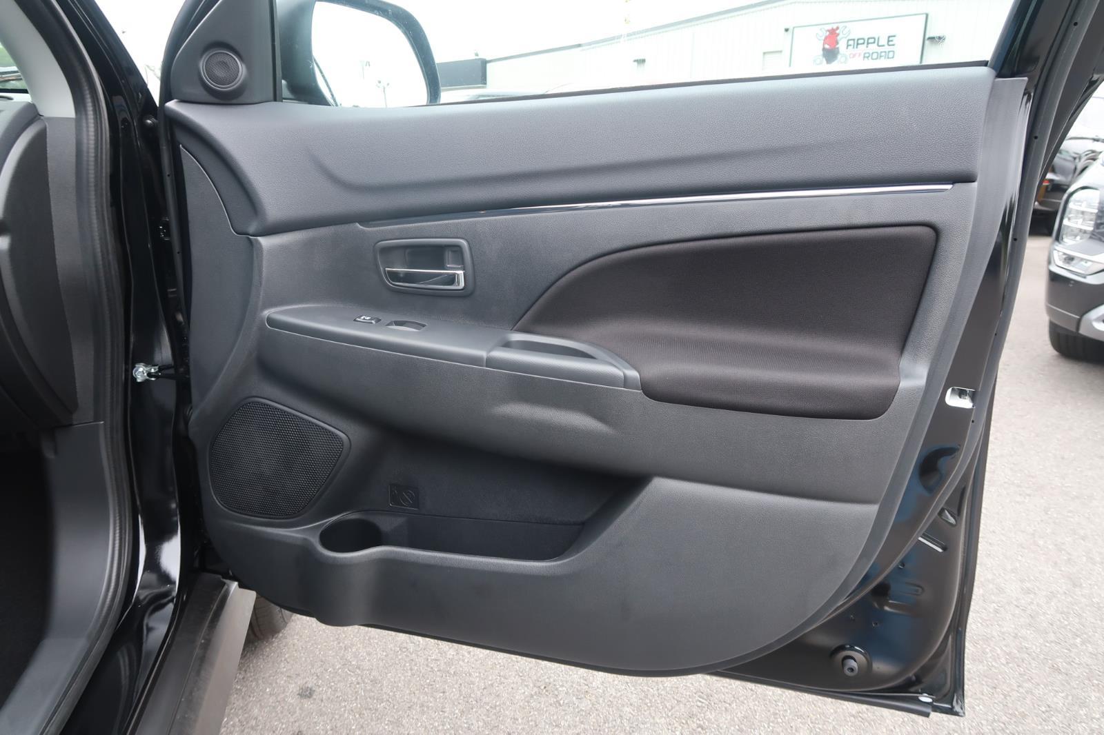 2025 Mitsubishi Outlander Sport ES