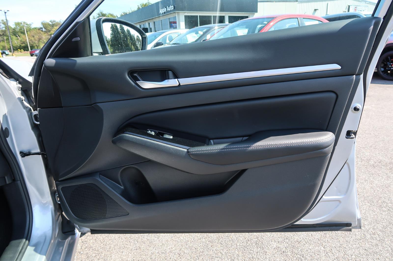 2023 Nissan Altima SV FWD