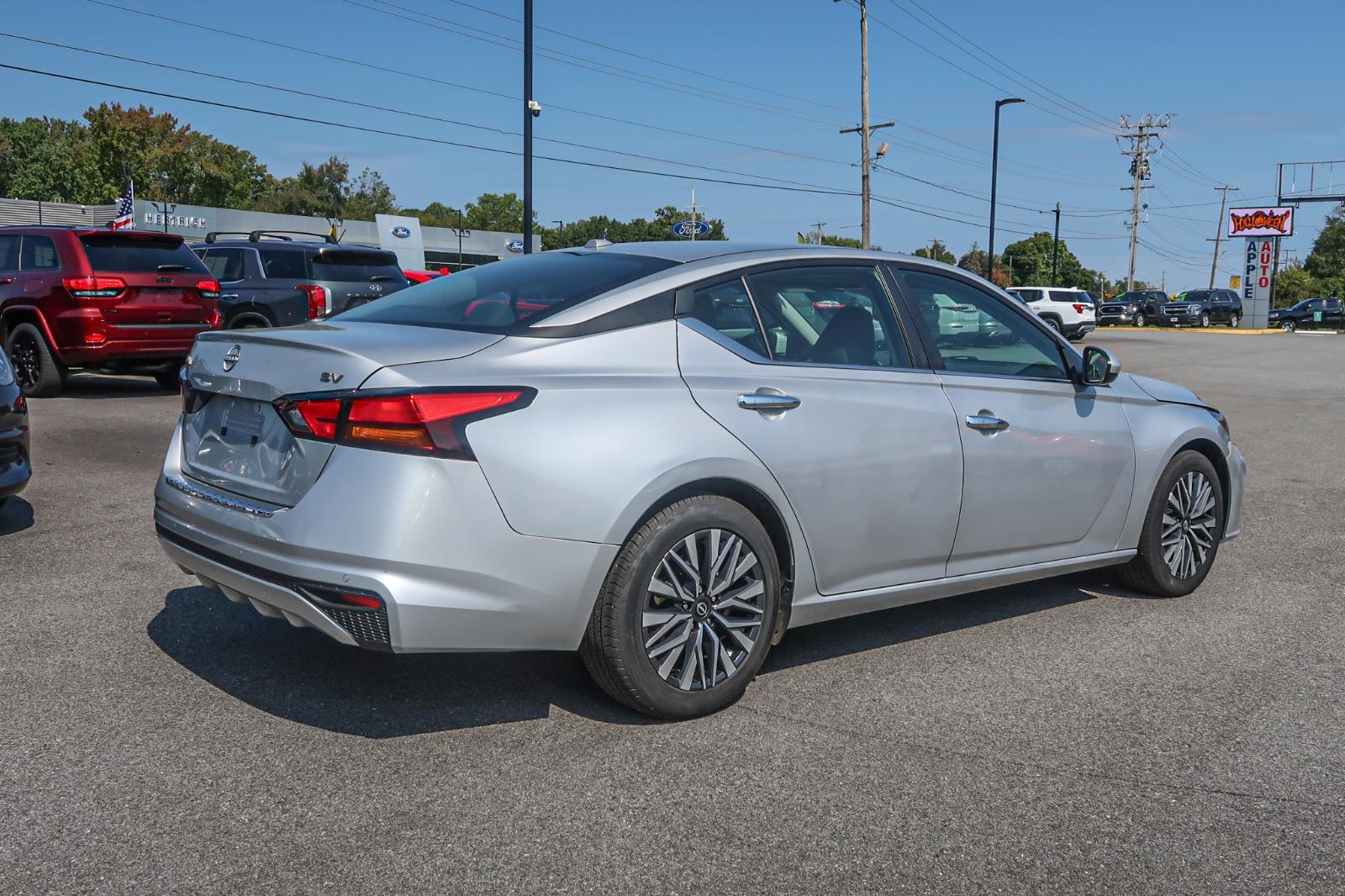 2023 Nissan Altima SV FWD
