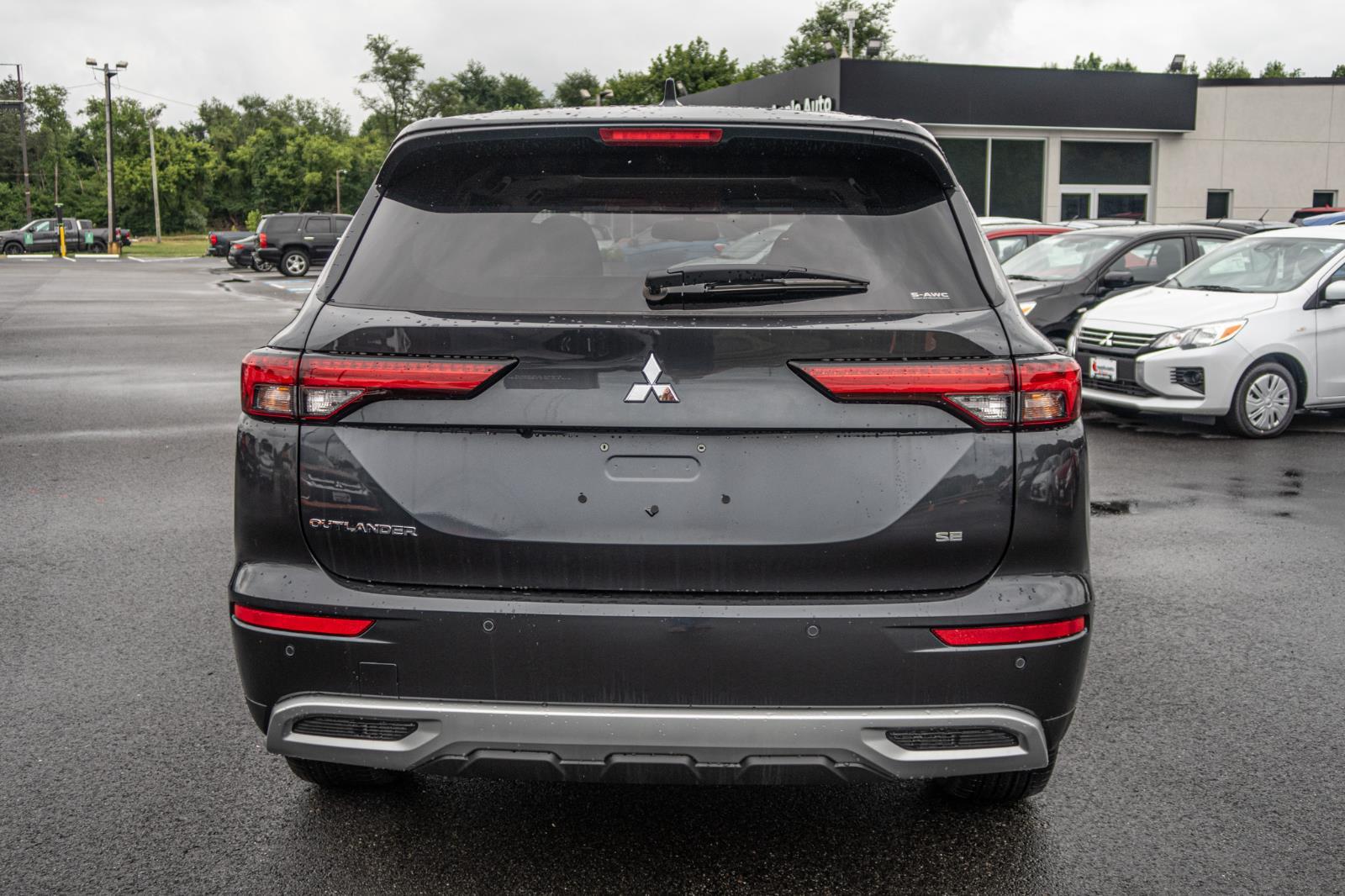 2024 Mitsubishi Outlander SE