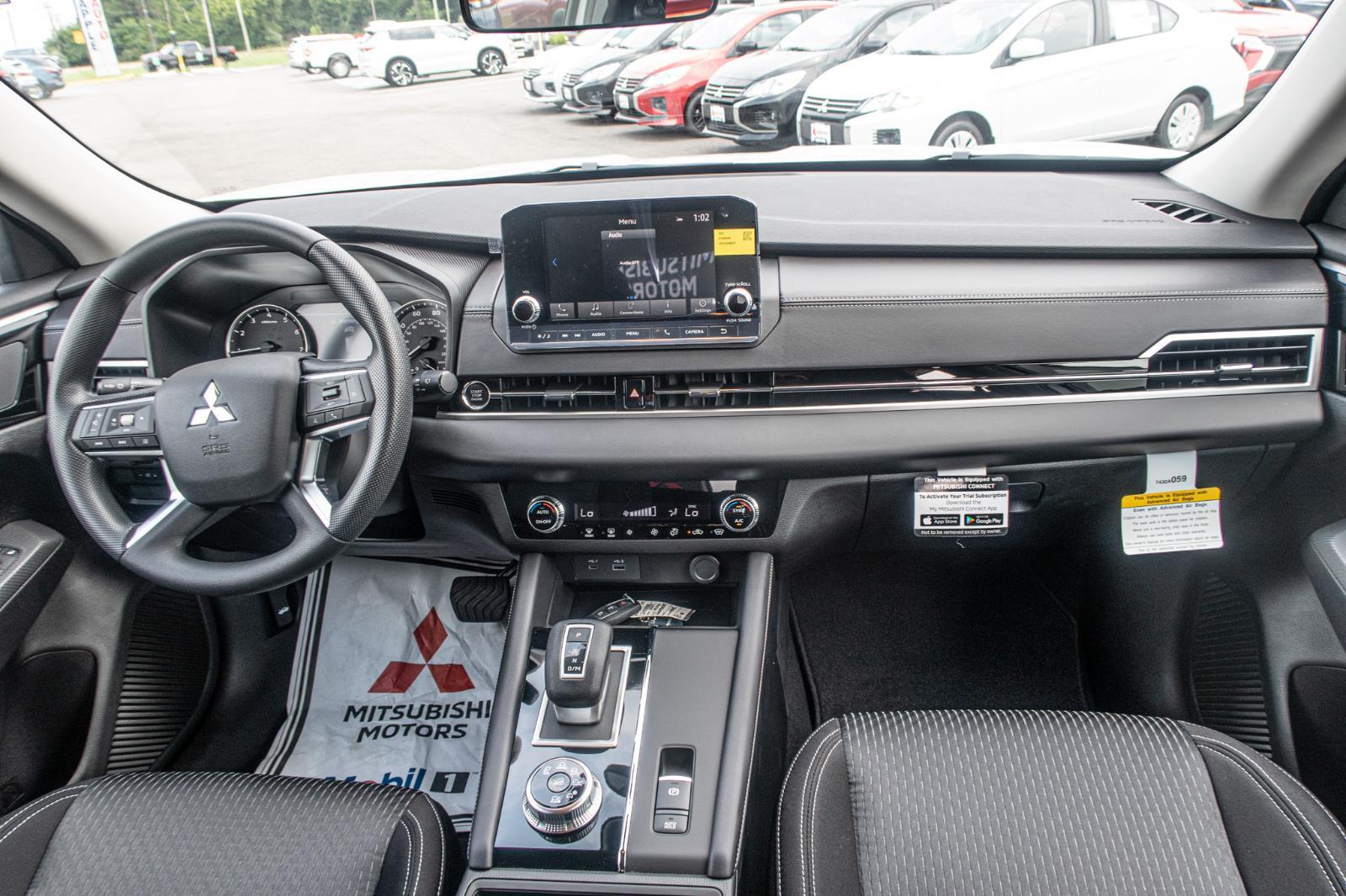 2024 Mitsubishi Outlander ES