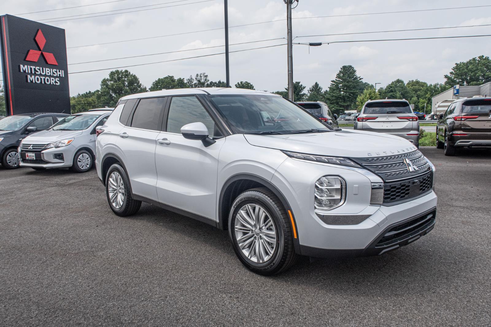 2024 Mitsubishi Outlander ES