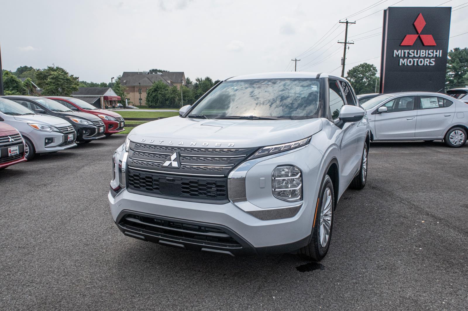 2024 Mitsubishi Outlander ES