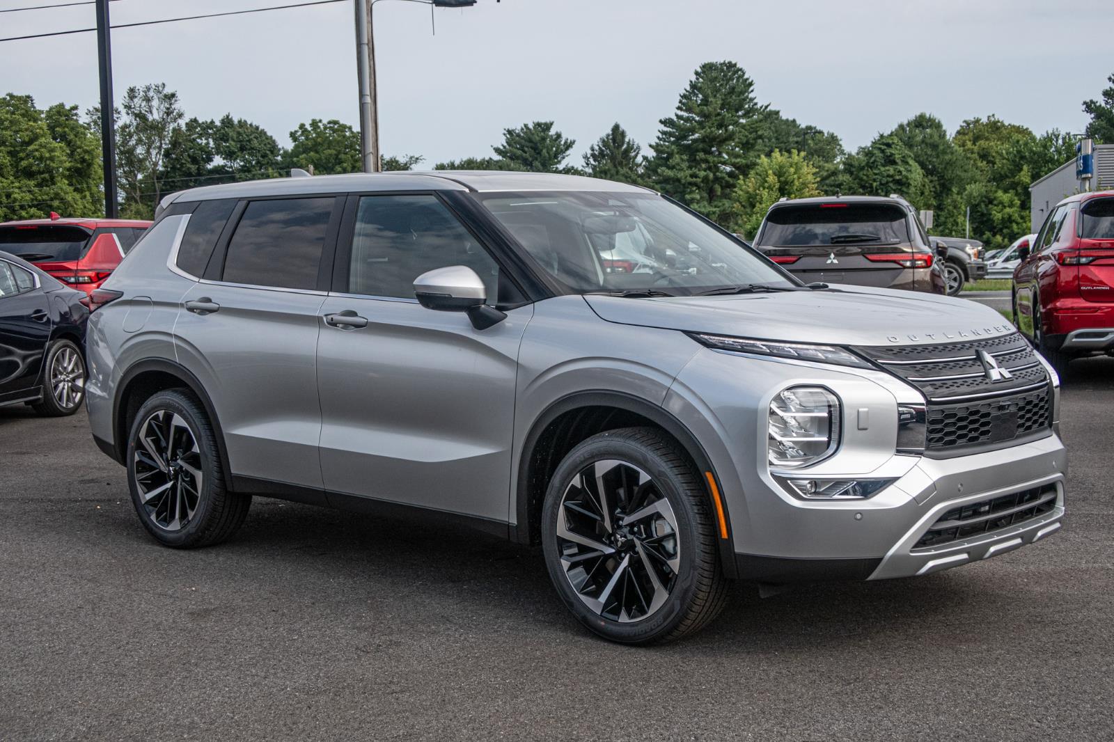 2024 Mitsubishi Outlander SE