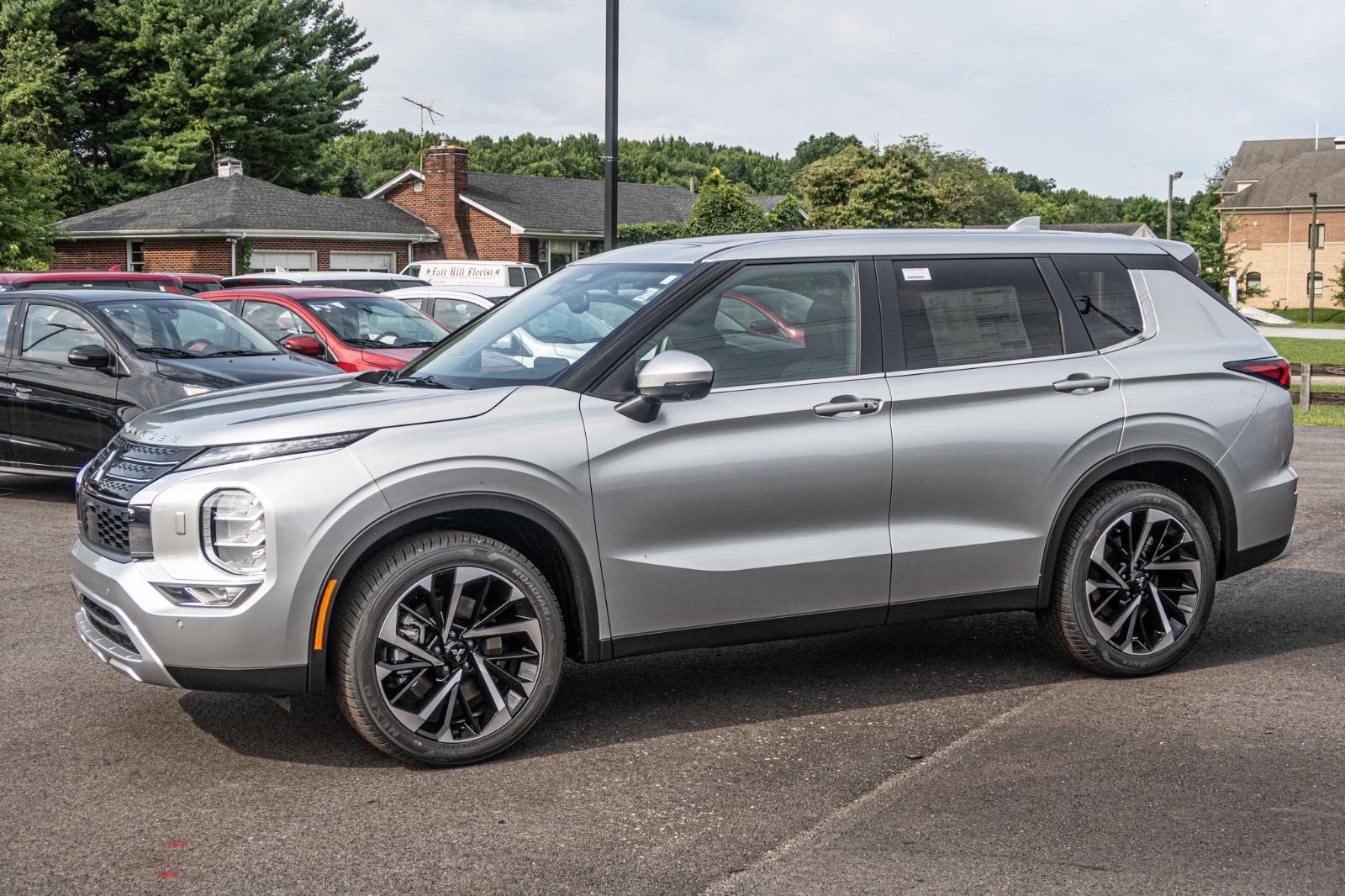 2024 Mitsubishi Outlander SE