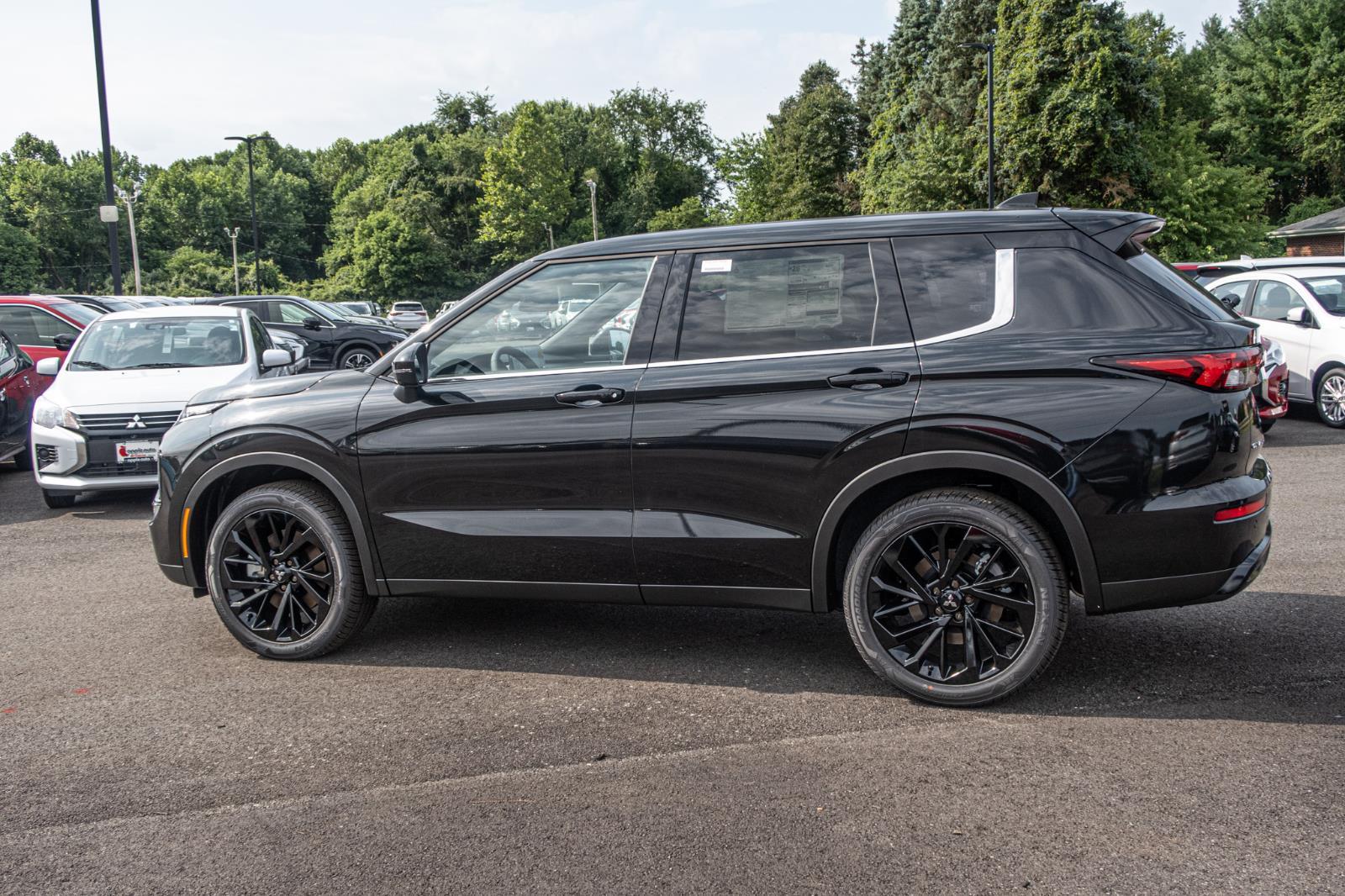 2024 Mitsubishi Outlander SE