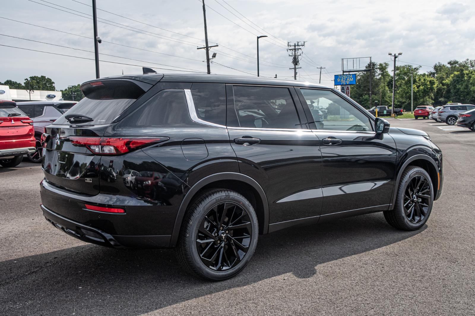 2024 Mitsubishi Outlander SE