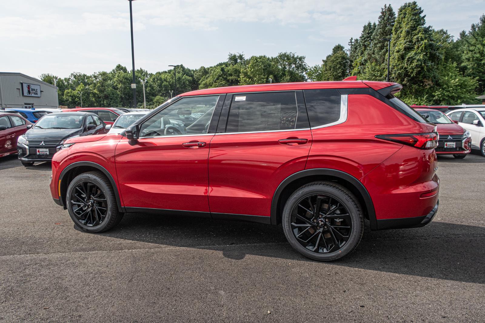 2024 Mitsubishi Outlander SE