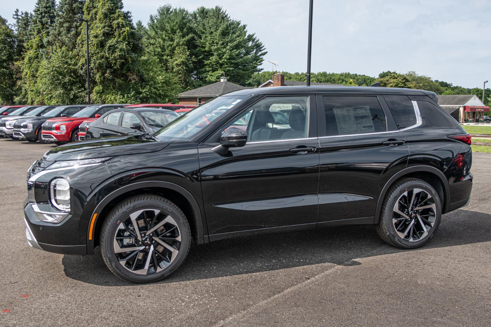 2024 Mitsubishi Outlander SE