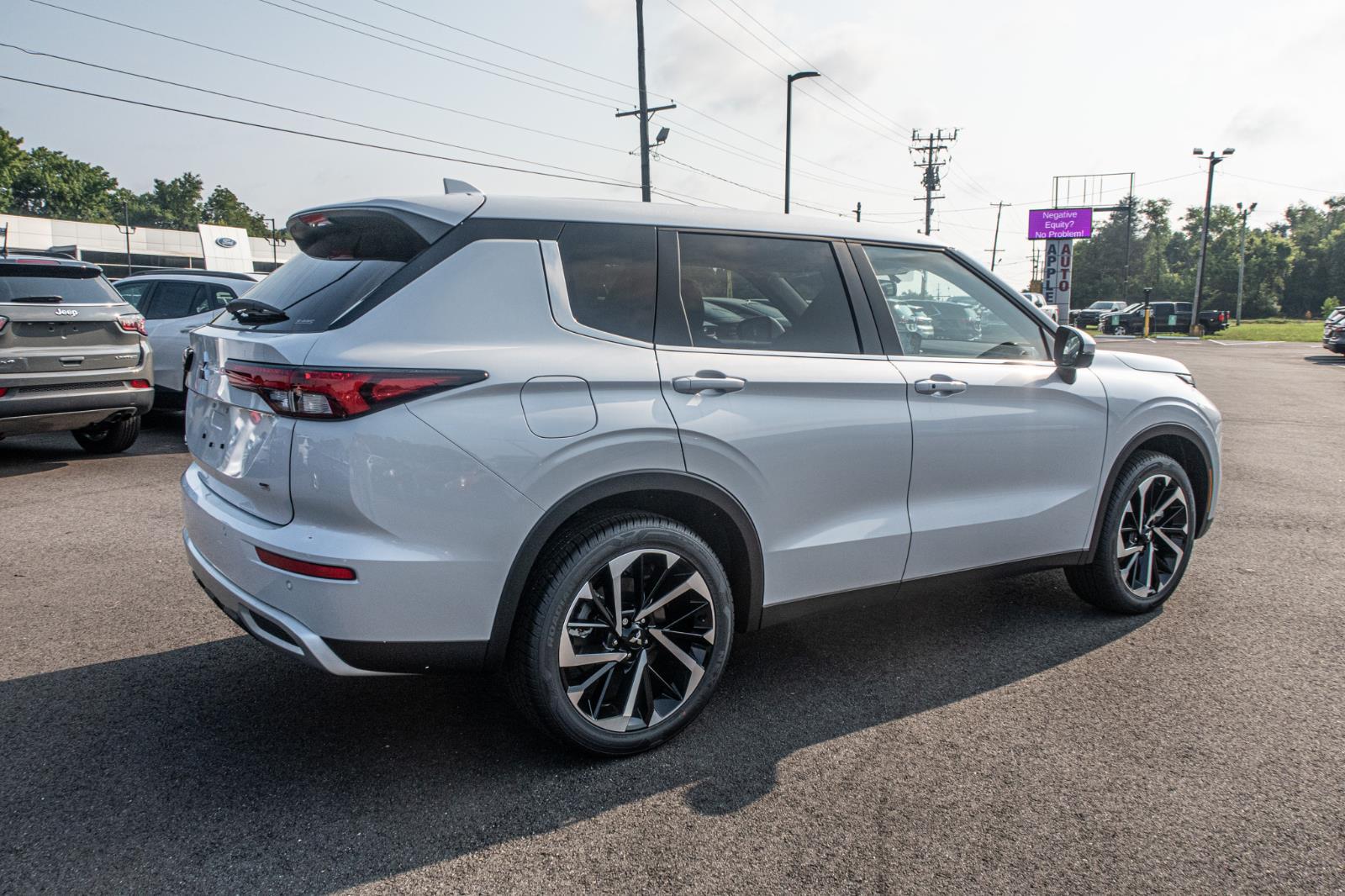 2024 Mitsubishi Outlander SE