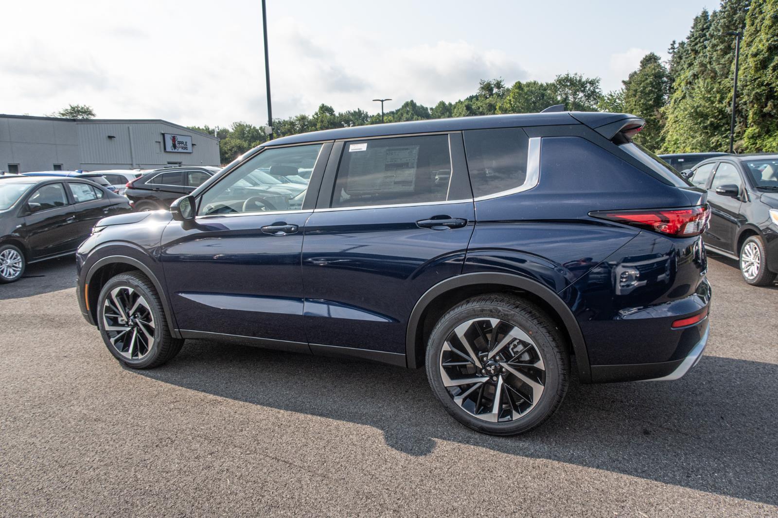 2024 Mitsubishi Outlander SE