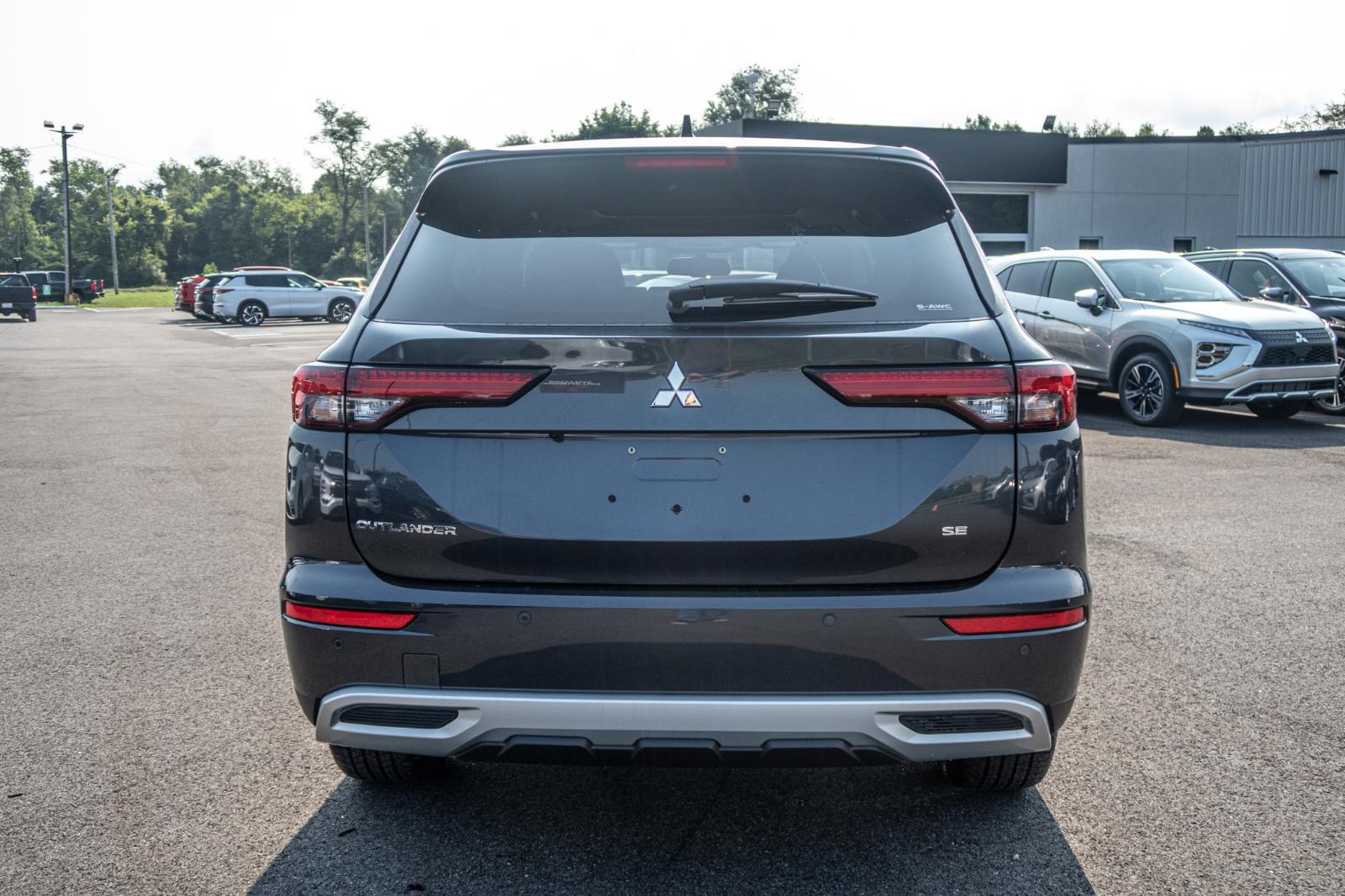 2024 Mitsubishi Outlander SE