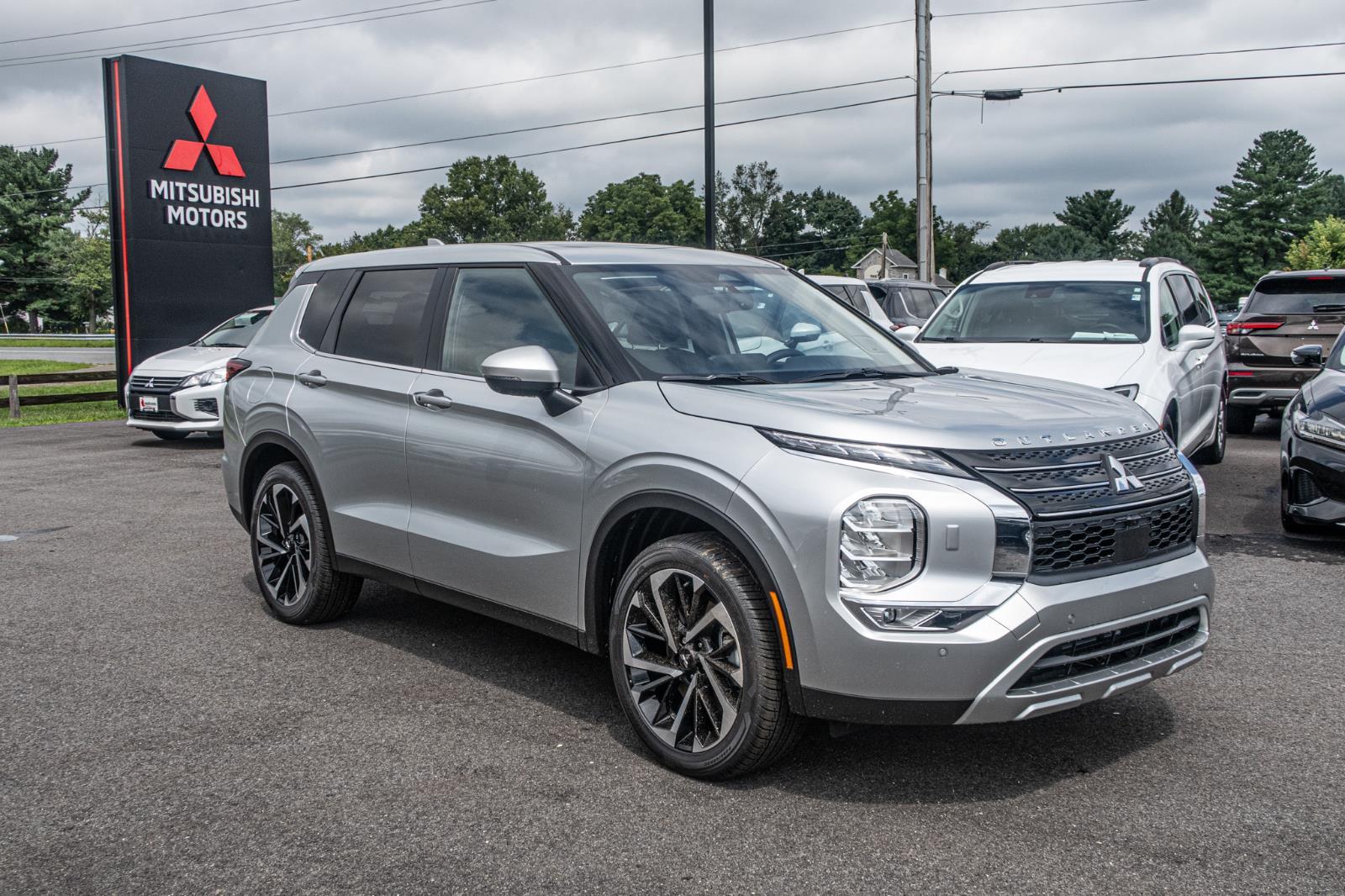 2024 Mitsubishi Outlander SE