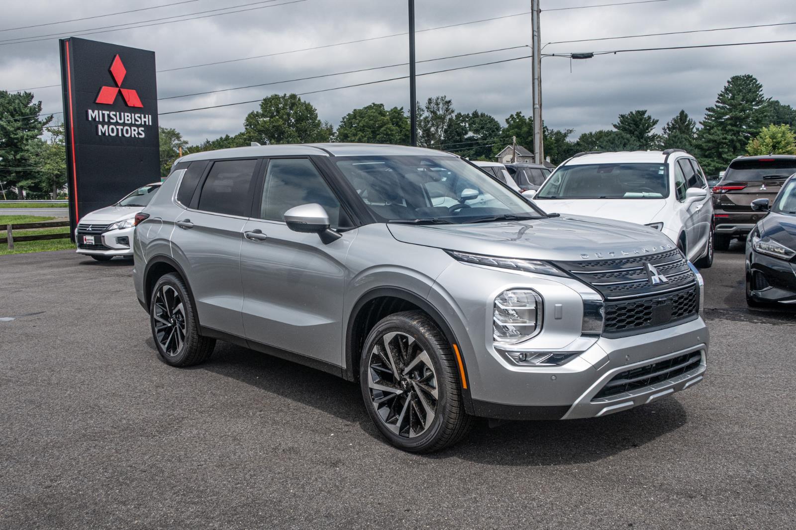 2024 Mitsubishi Outlander SE