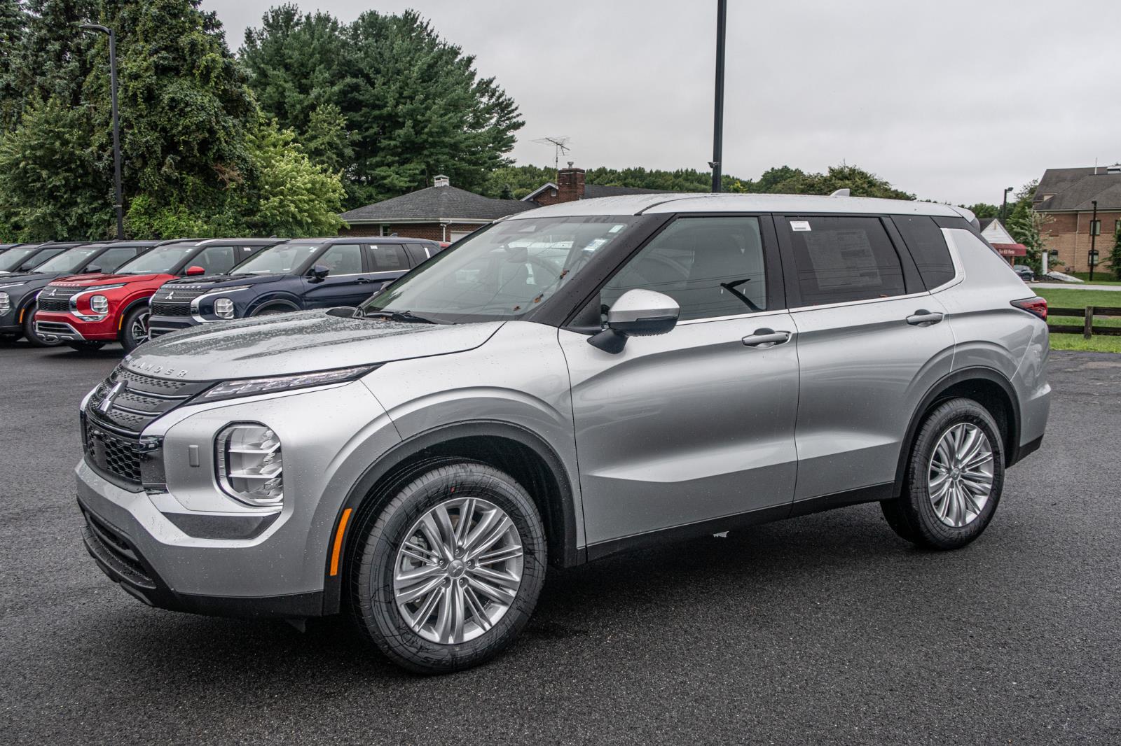 2024 Mitsubishi Outlander ES