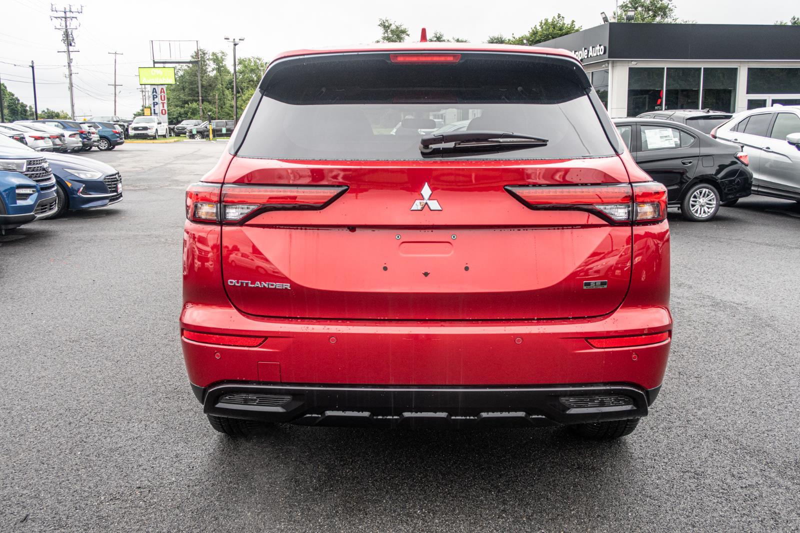 2024 Mitsubishi Outlander SE