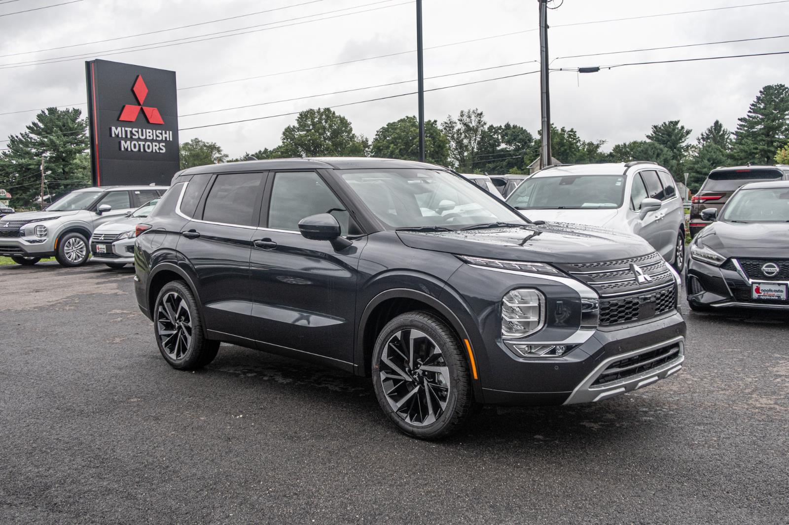 2024 Mitsubishi Outlander SE