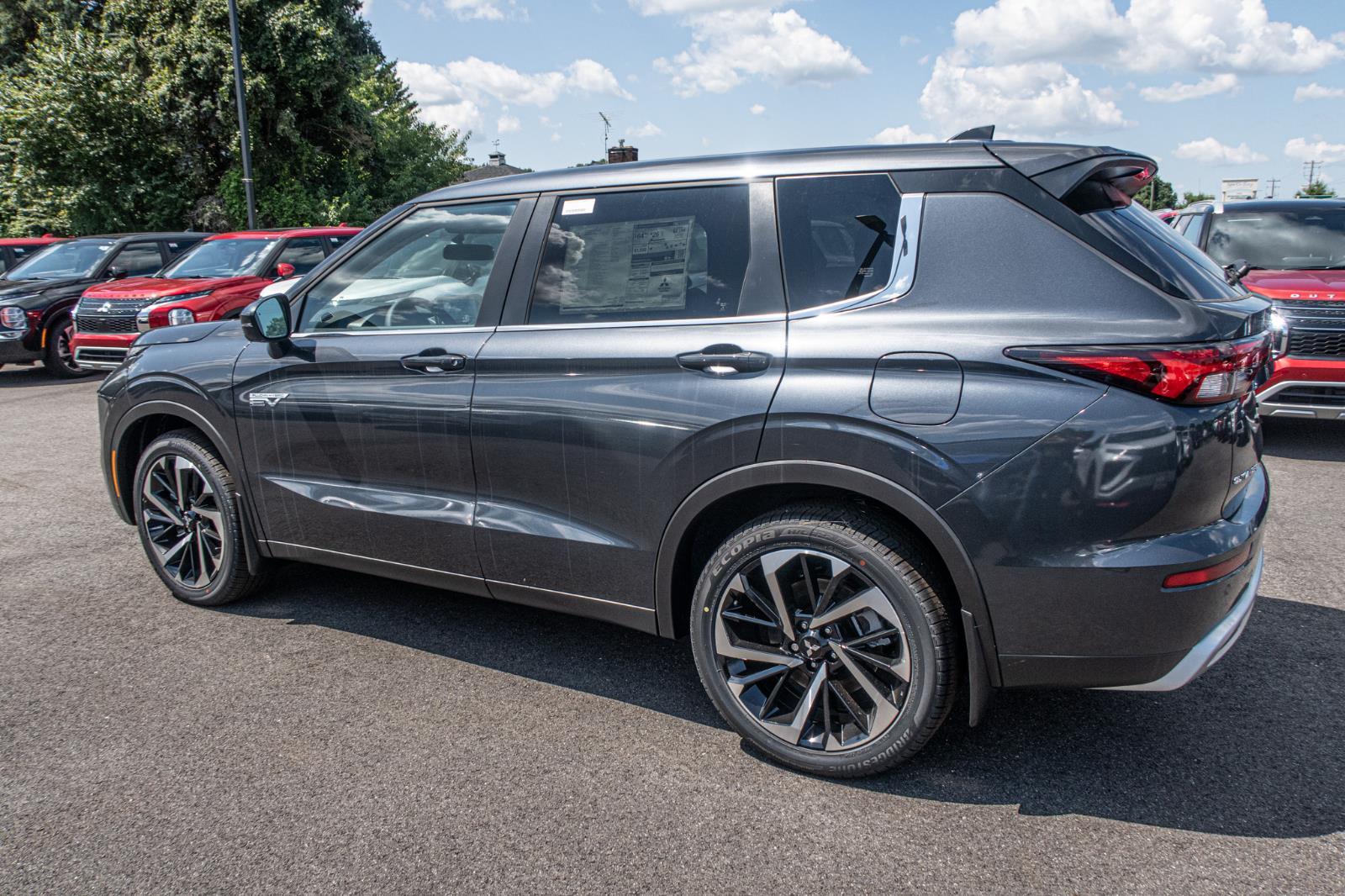 2024 Mitsubishi Outlander PHEV SE