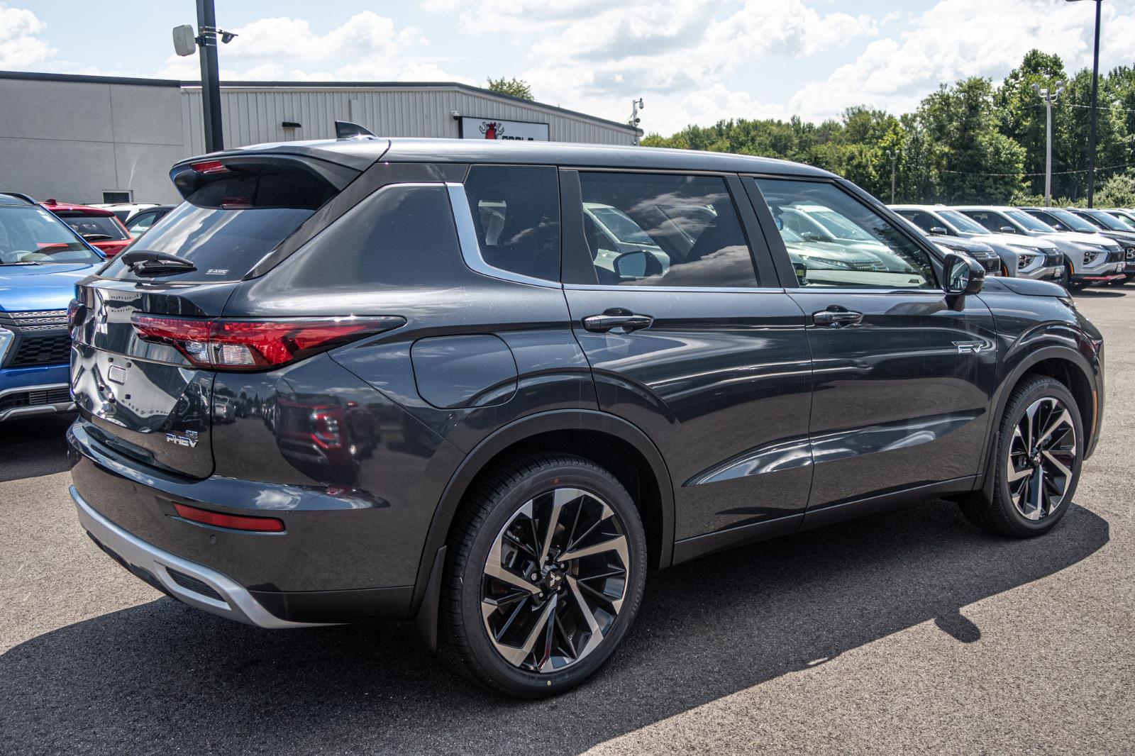 2024 Mitsubishi Outlander PHEV SE