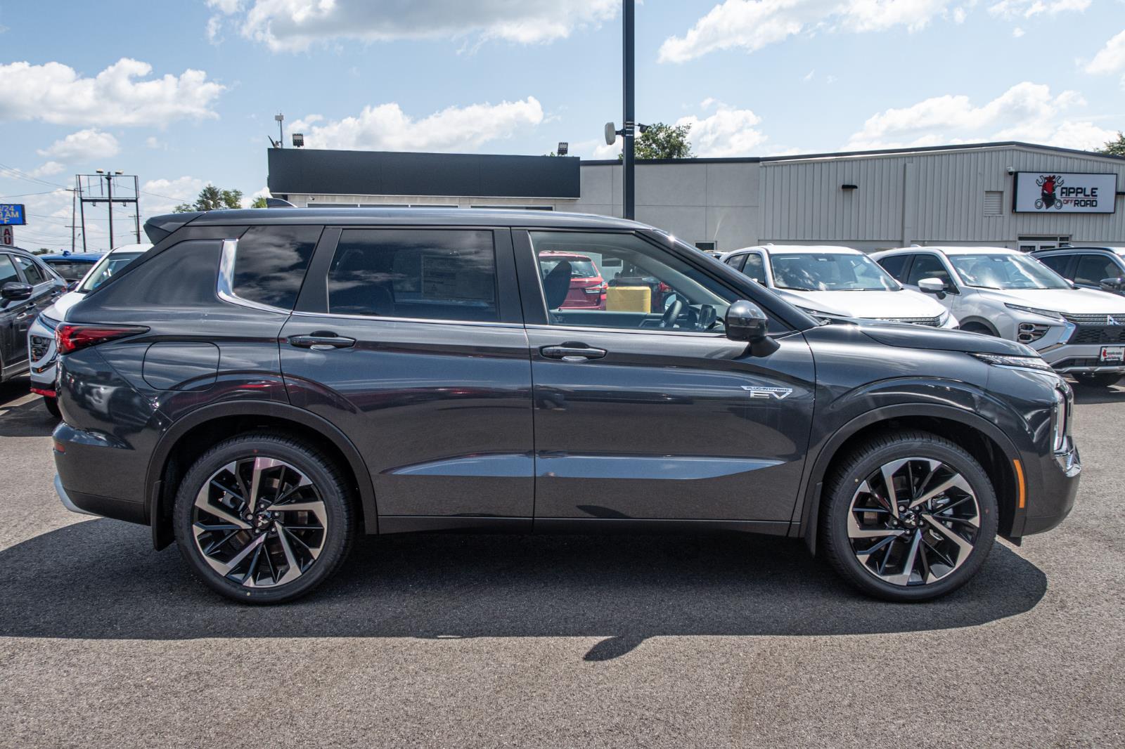 2024 Mitsubishi Outlander PHEV SE