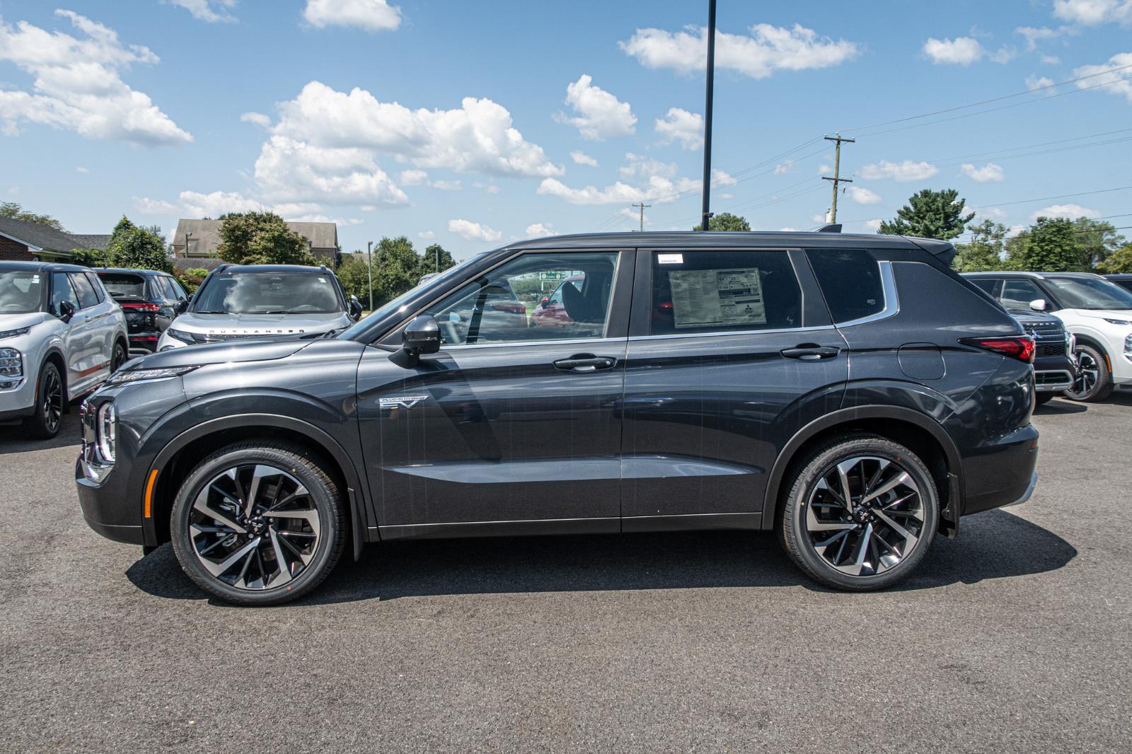 2024 Mitsubishi Outlander PHEV SE