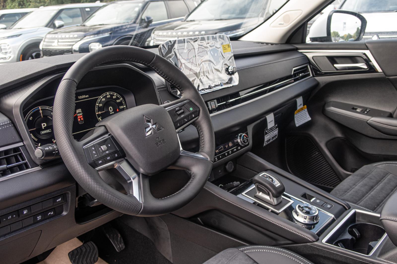 2024 Mitsubishi Outlander PHEV SE