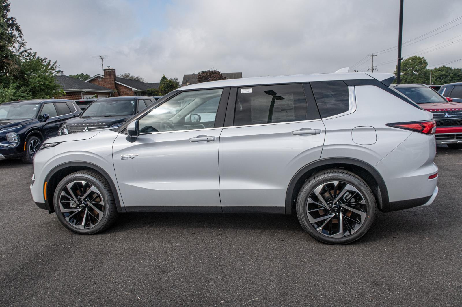 2024 Mitsubishi Outlander PHEV SE