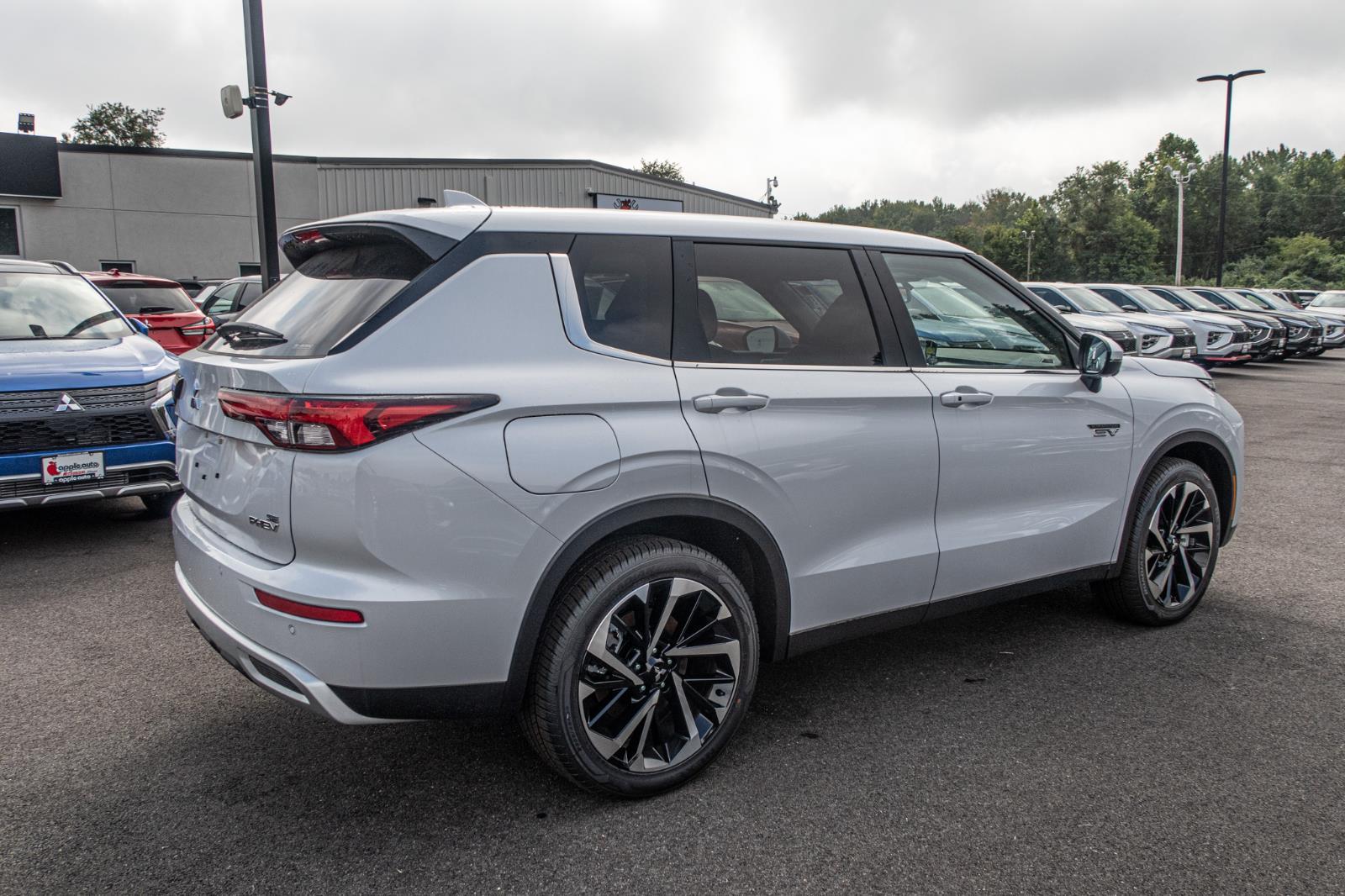 2024 Mitsubishi Outlander PHEV SE