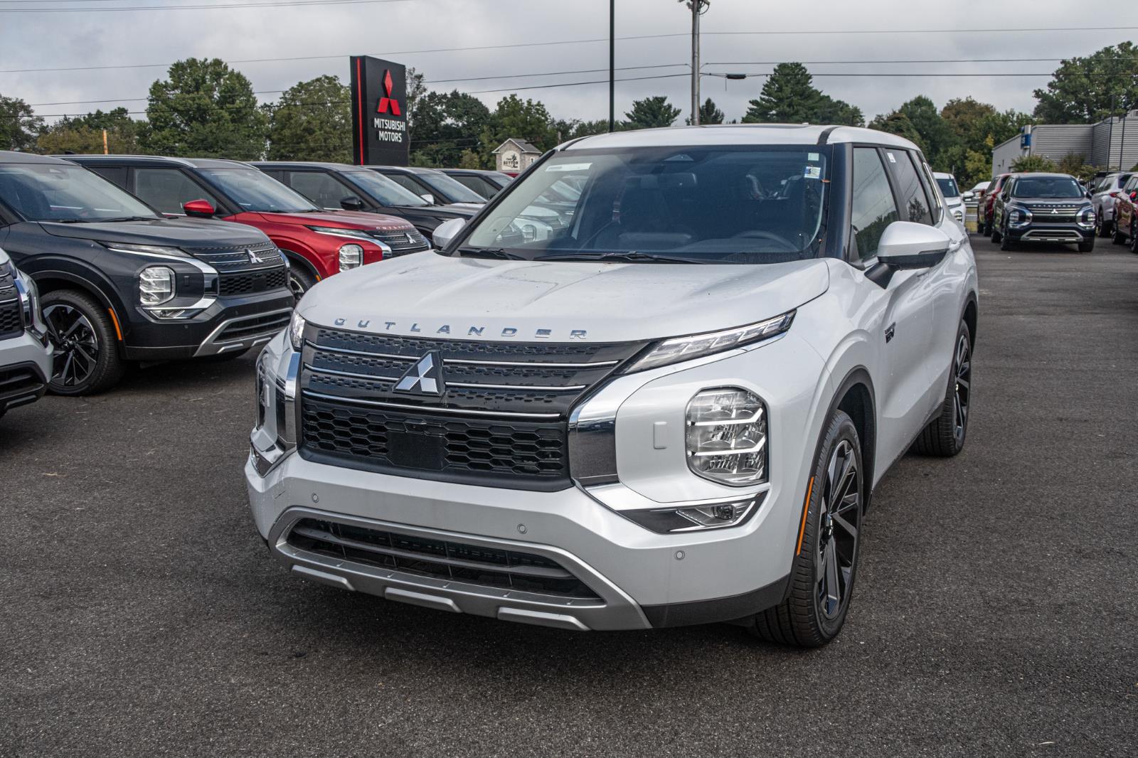 2024 Mitsubishi Outlander PHEV SE