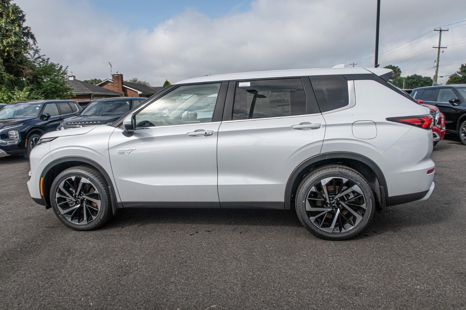 2024 Mitsubishi Outlander PHEV SE