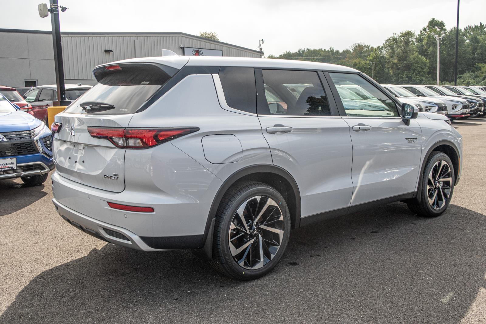 2024 Mitsubishi Outlander PHEV SE