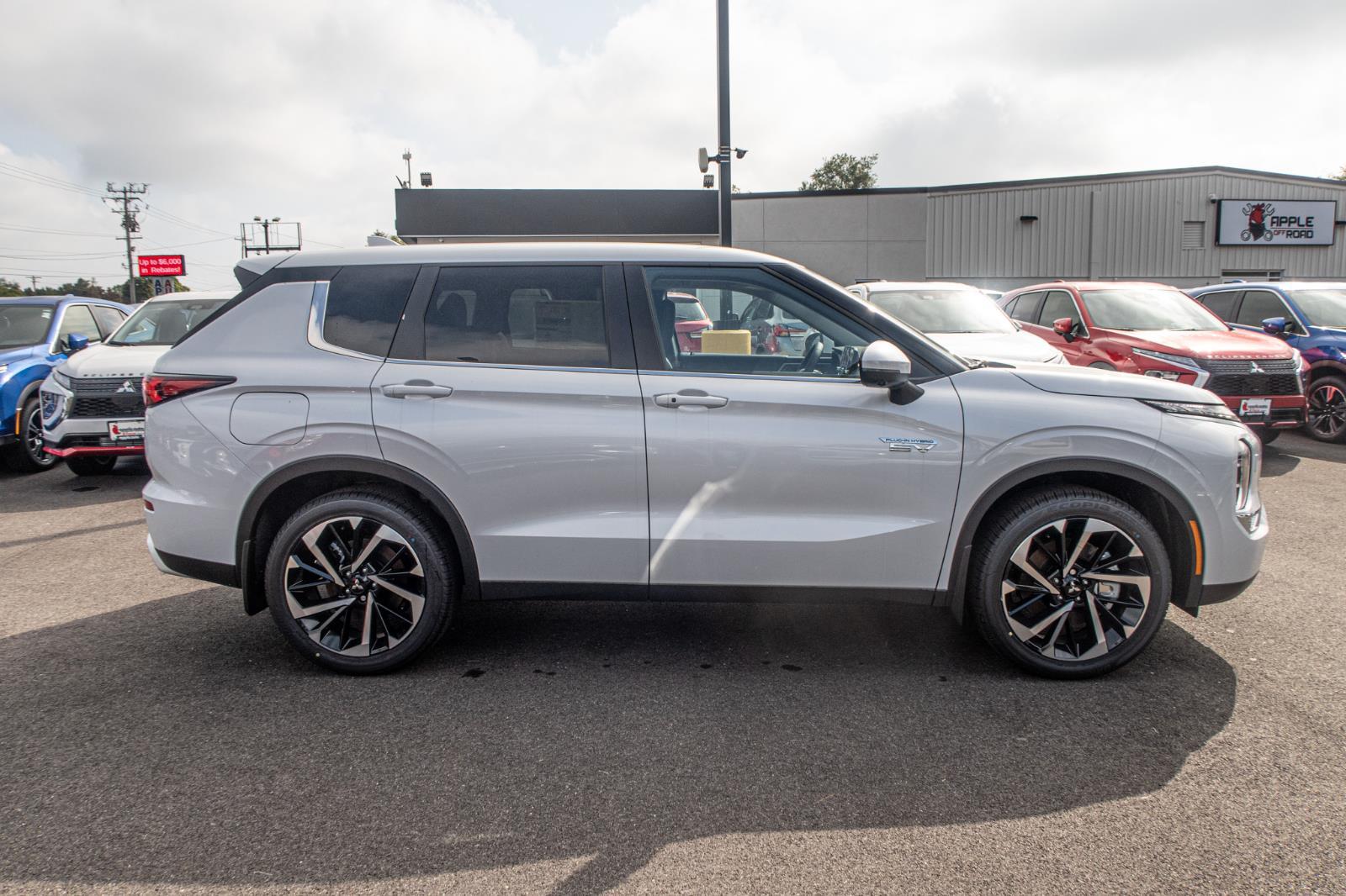 2024 Mitsubishi Outlander PHEV SE