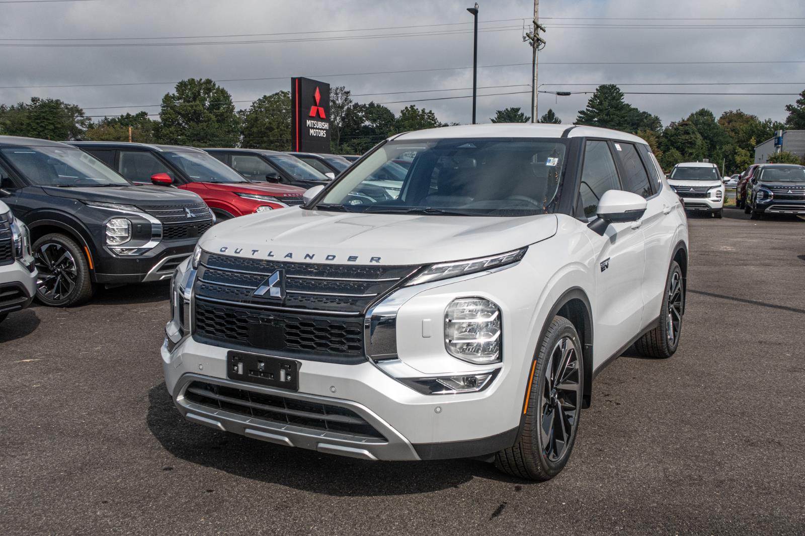 2024 Mitsubishi Outlander PHEV SE