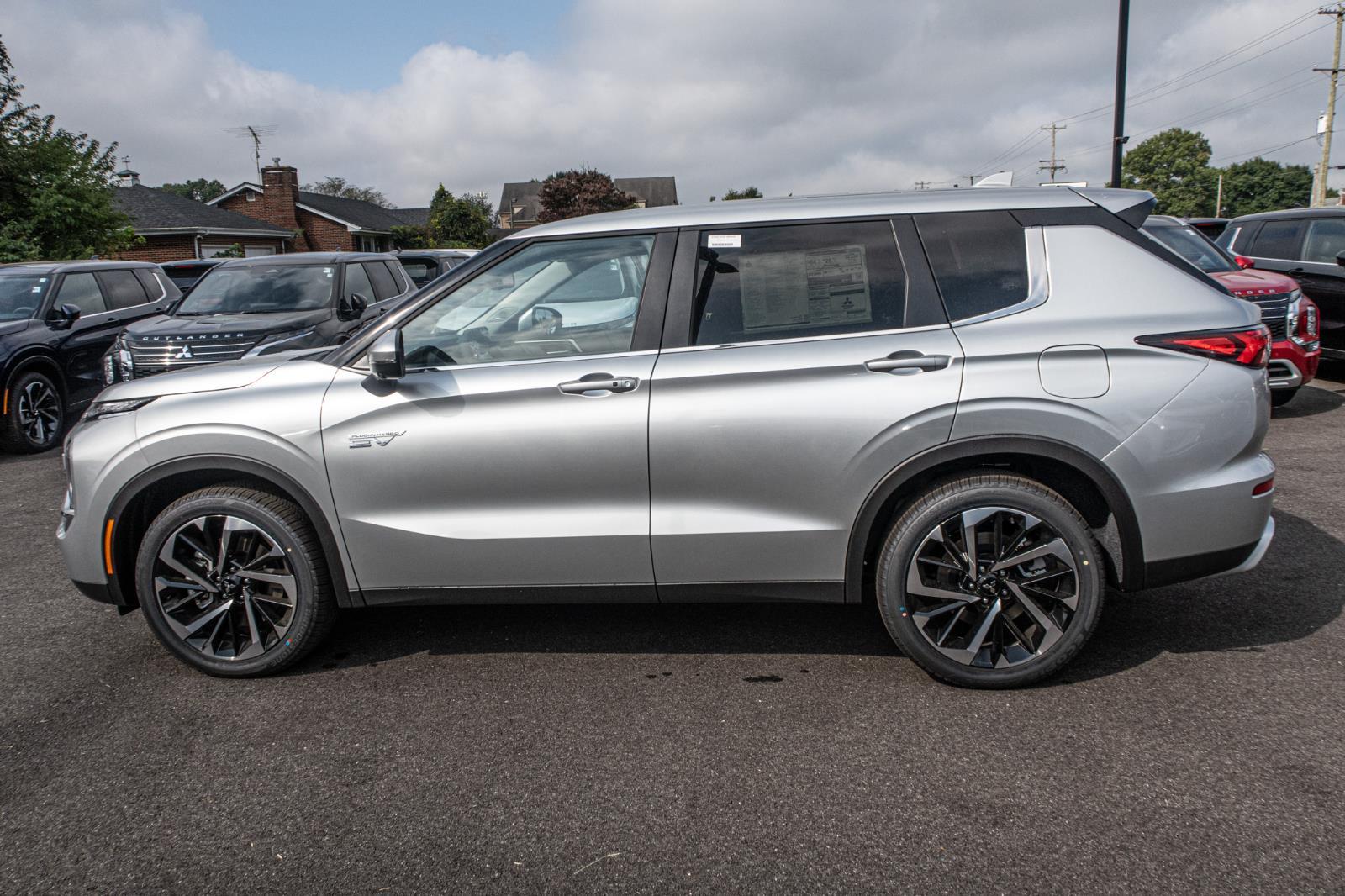 2024 Mitsubishi Outlander PHEV SE