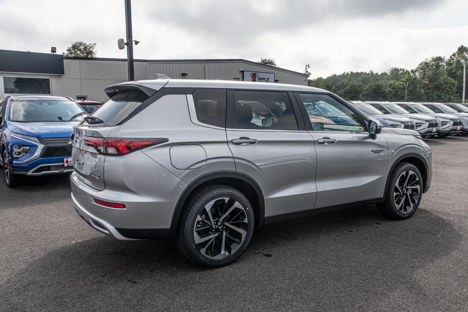 2024 Mitsubishi Outlander PHEV SE