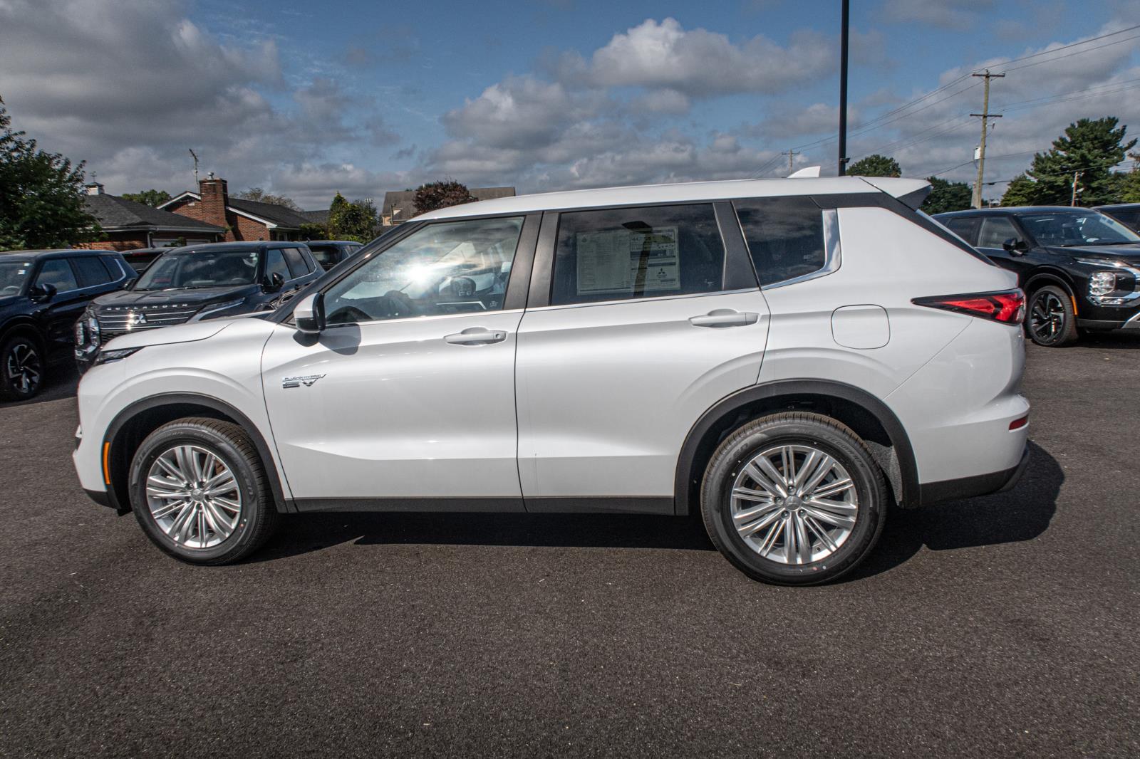 2024 Mitsubishi Outlander PHEV ES