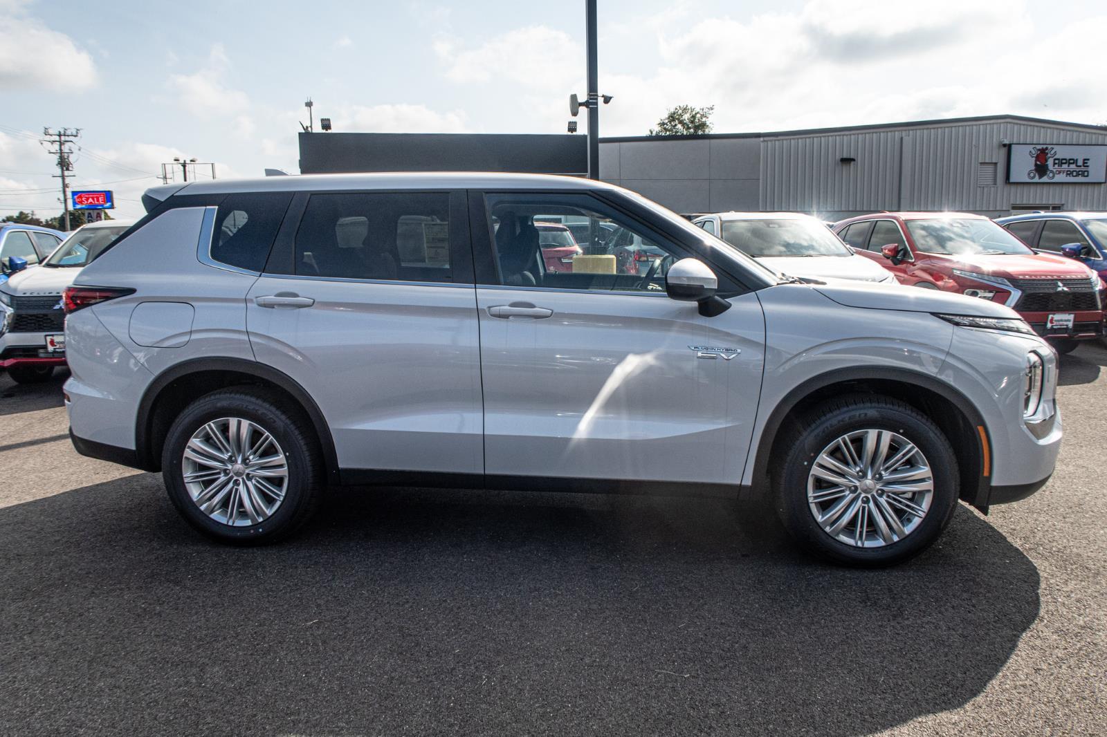 2024 Mitsubishi Outlander PHEV ES