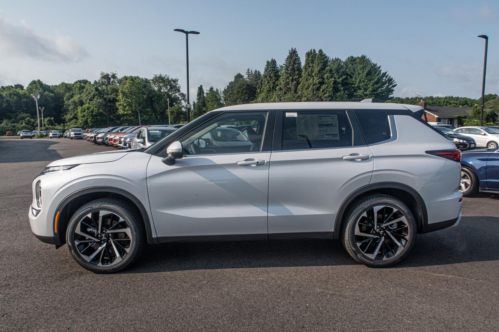 2024 Mitsubishi Outlander SE