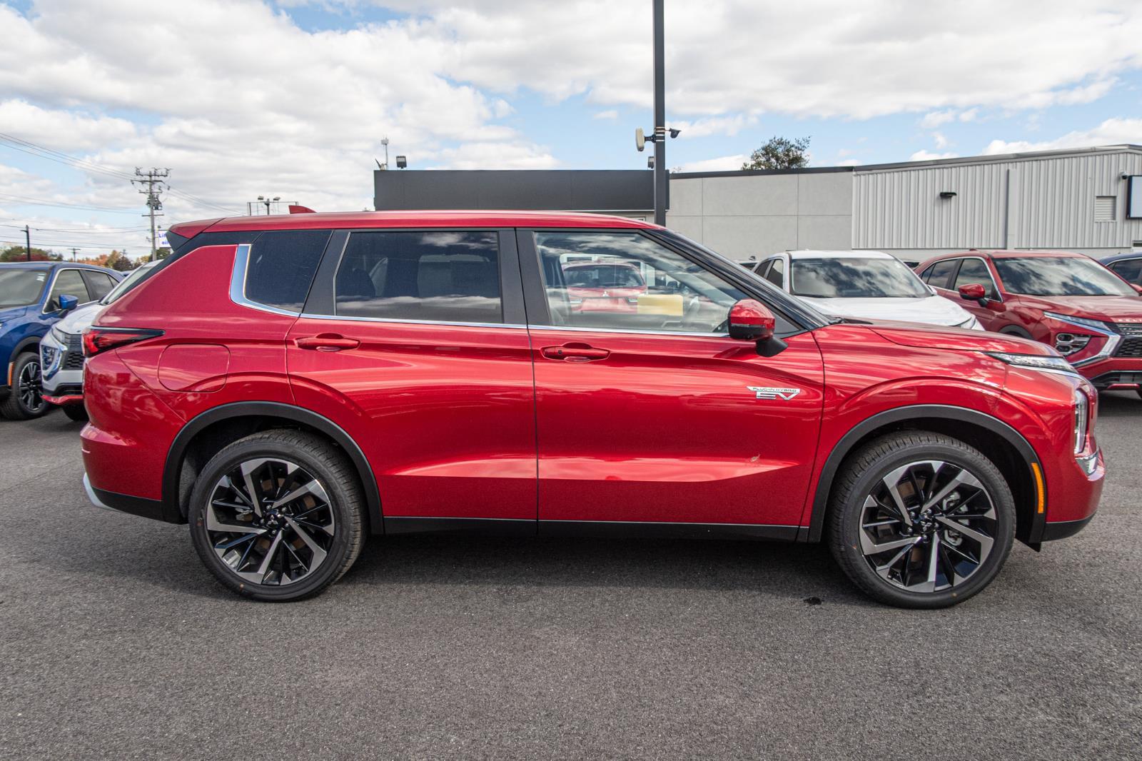 2025 Mitsubishi Outlander PHEV SE