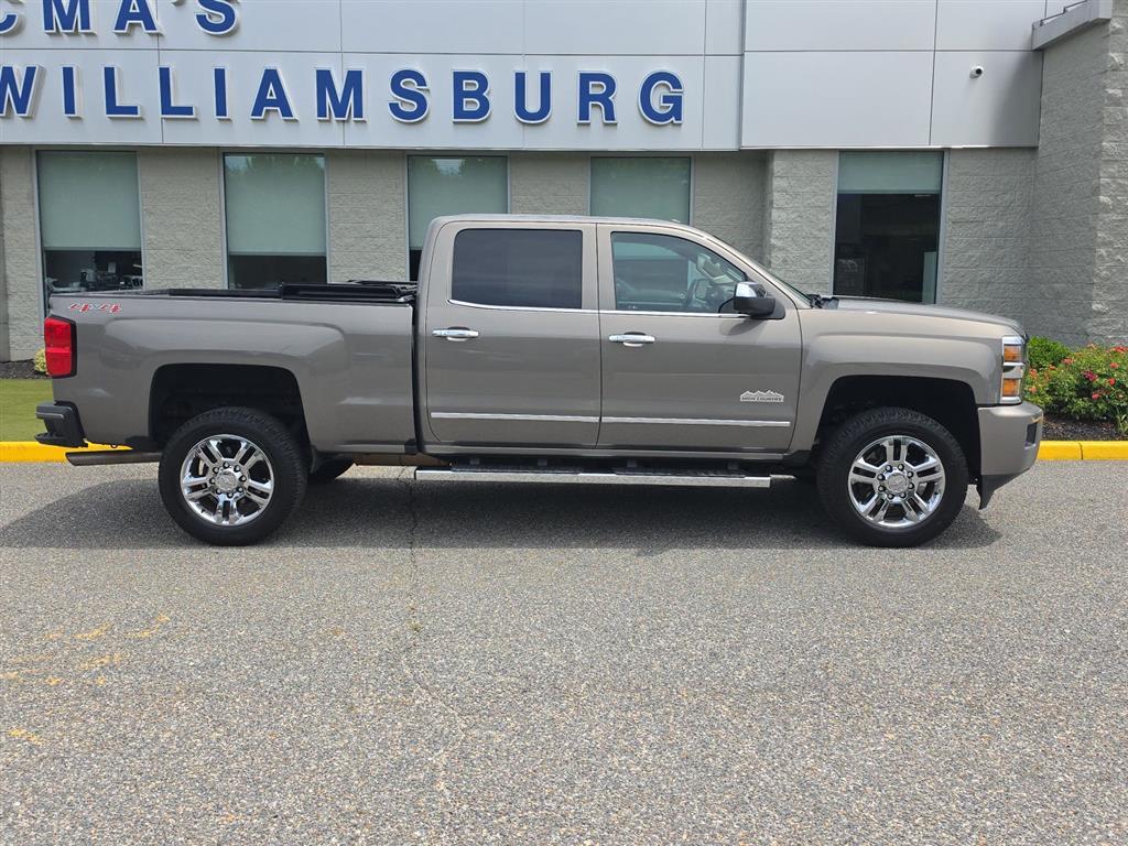 Pepperdust Metallic 2017 Chevrolet Silverado 2500HD Pickup Truck Four-Wheel Drive 6-Speed Automatic