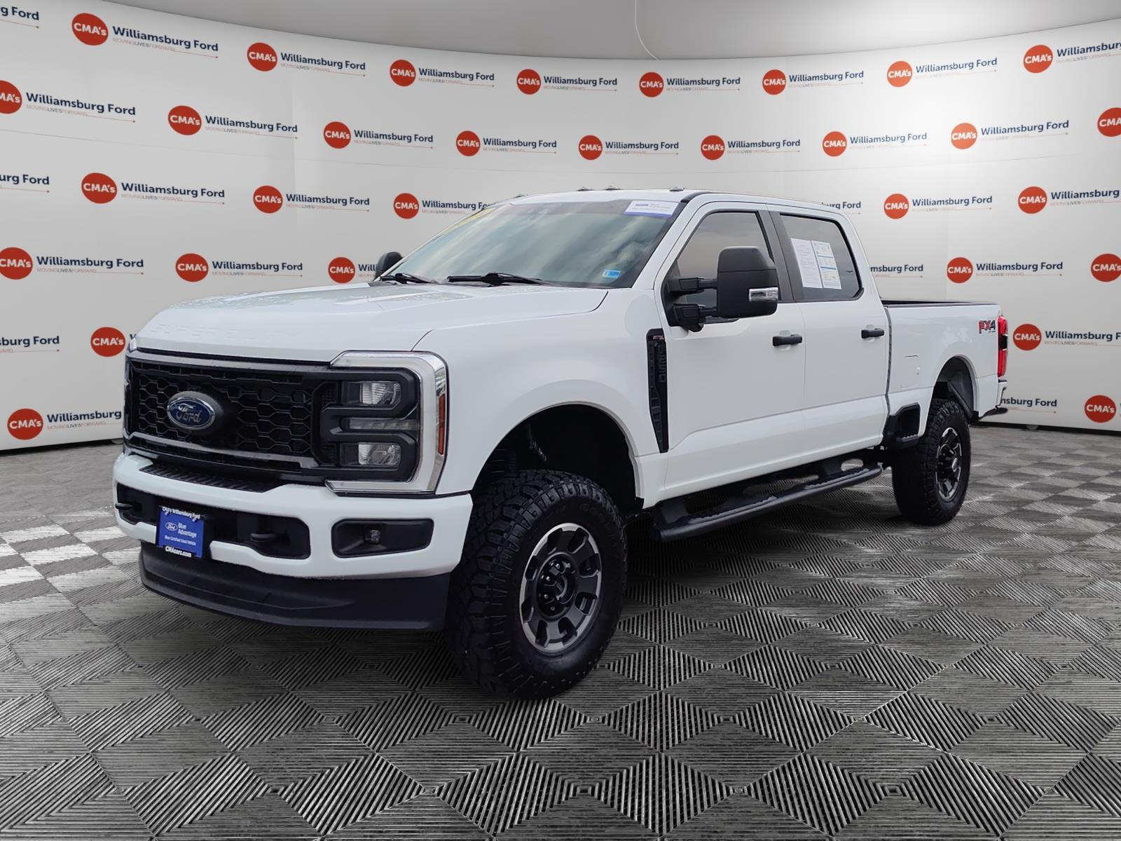 Oxford White 2024 Ford F-250 Super Duty XL Crew Cab 4WD Pickup Truck Four-Wheel Drive Automatic